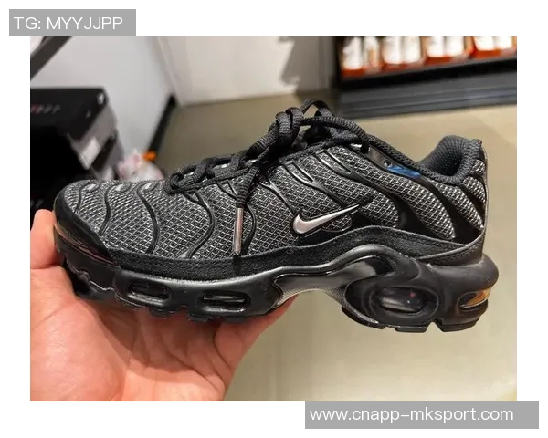 Nike发布Kobe8EXT马年特别版黑色鞋面搭配马毛材质彰显独特风格