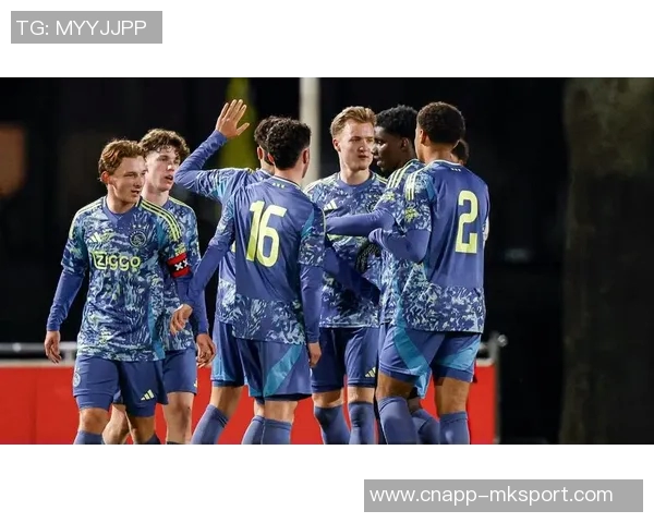 阿贾克斯青年队球员女友圣诞节前遭遇车祸不幸去世两人原计划购房梦想破灭